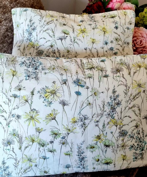 Marie Thistle Cushion
